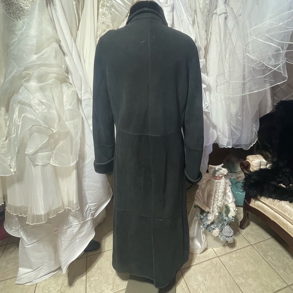 Luxurious Lamb Shearling lined coat - Picture 3 of 16